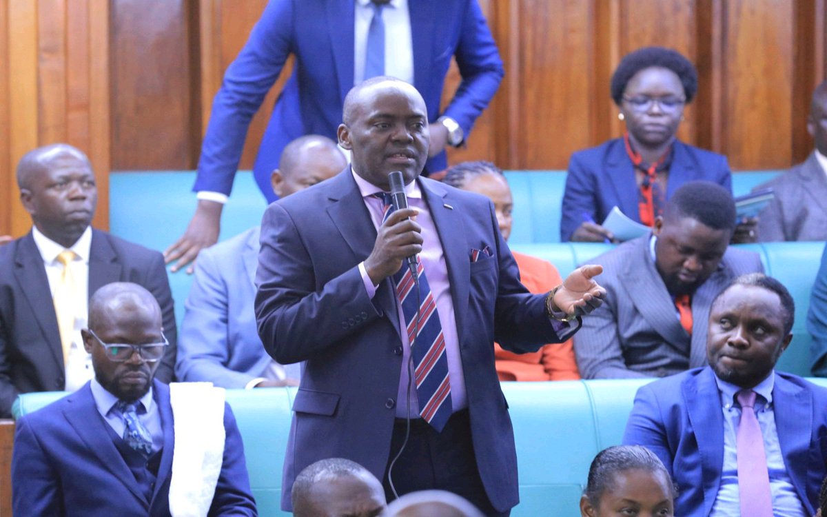 🚨 Parliament approved 1.1 trillion shillings in extra spending for Museveni's swearing-in, prepping for AFCON 2027, and the local council elections. The money includes 3 billion for the swearing-in, 29 billion for sports to fix stadiums and roads, and 56 billion for the LC