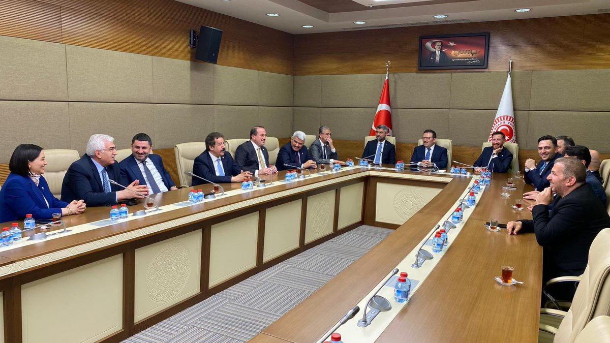 avibrahimK's tweet photo. 📍TBMM 

Gazi Meclisimizde, kıymetli milletvekillerimizle birlikte; Süper Lig’e yükselerek şehrimize büyük bir sevinç ve gurur yaşatan Erzurumspor’umuzun Başkanı Sayın Ahmet Dal ve değerli yönetim kurulu ile bir araya geldik.

Bu anlamlı başarıda emeği geçen başta yönetimimiz olmak üzere, teknik heyetimizi, futbolcularımızı ve her daim takımının yanında olan cefakâr taraftarlarımızı gönülden tebrik ediyorum.

Erzurumspor’umuzun Süper Lig’de de aynı azim ve kararlılıkla şehrimizi en iyi şekilde temsil edeceğine inanıyor, başarılarının daim olmasını diliyorum.

#Erzurum #Erzurumspor #SüperLig