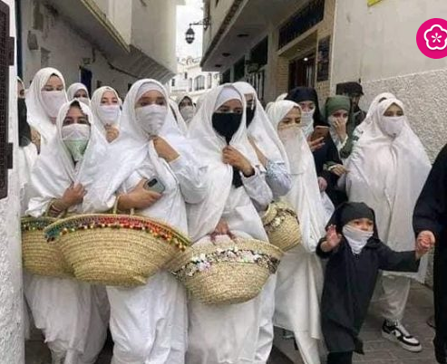 peace_3_6_5's tweet photo. #الحايك_المغربي_تراث_مغربي_عريق انتشر في شمال إفريقيا بفضل حكم المغاربة لها في حقب معينة وكذلك بفضل التجار المغاربة يرجع تاريخة لأكثر من 1000سنة❤️🇲🇦👑 https://t.co/dnvSrLzV3a