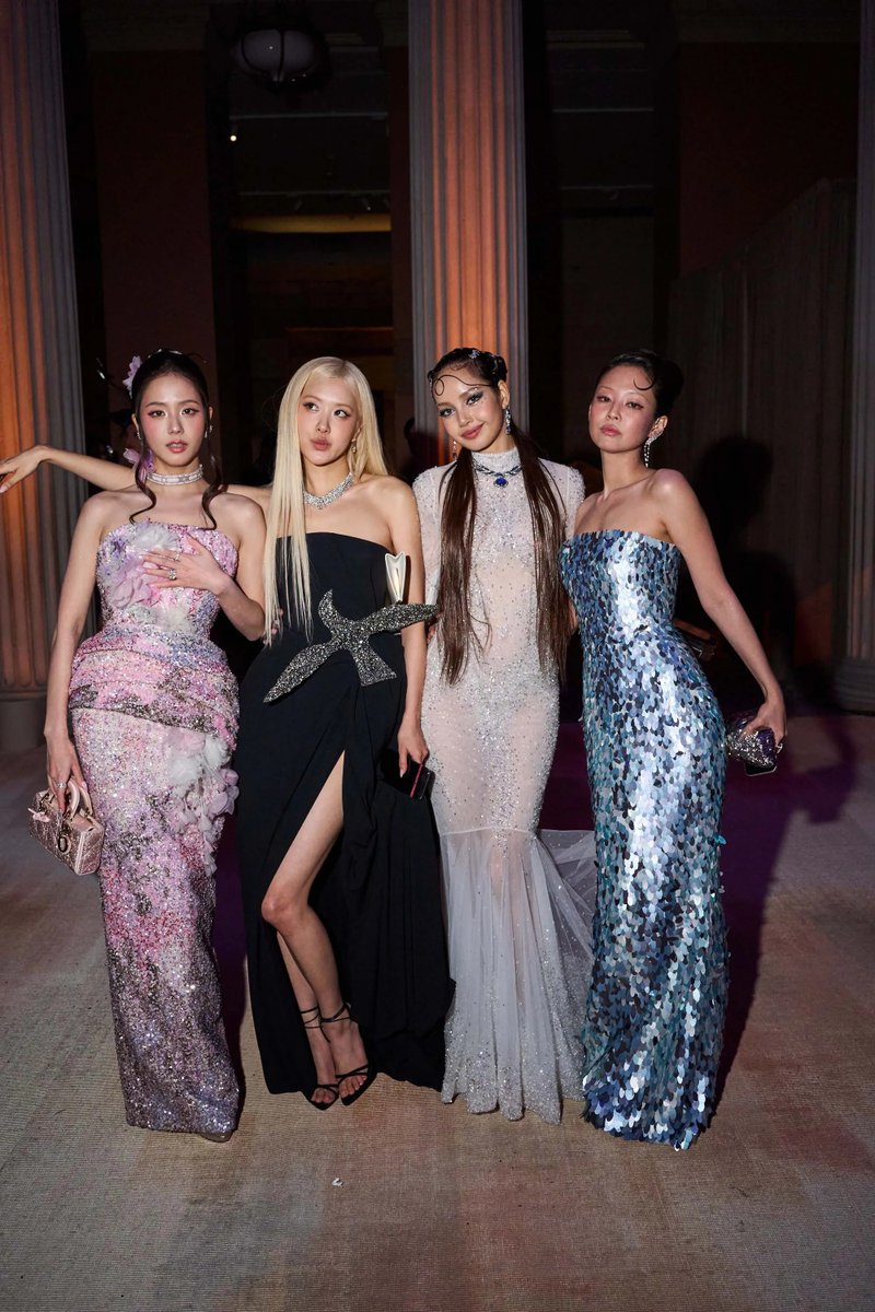 JumpTrailers's tweet photo. Blackpink photographed by Poupay Jutharat https://t.co/v8Jt3vNDCy