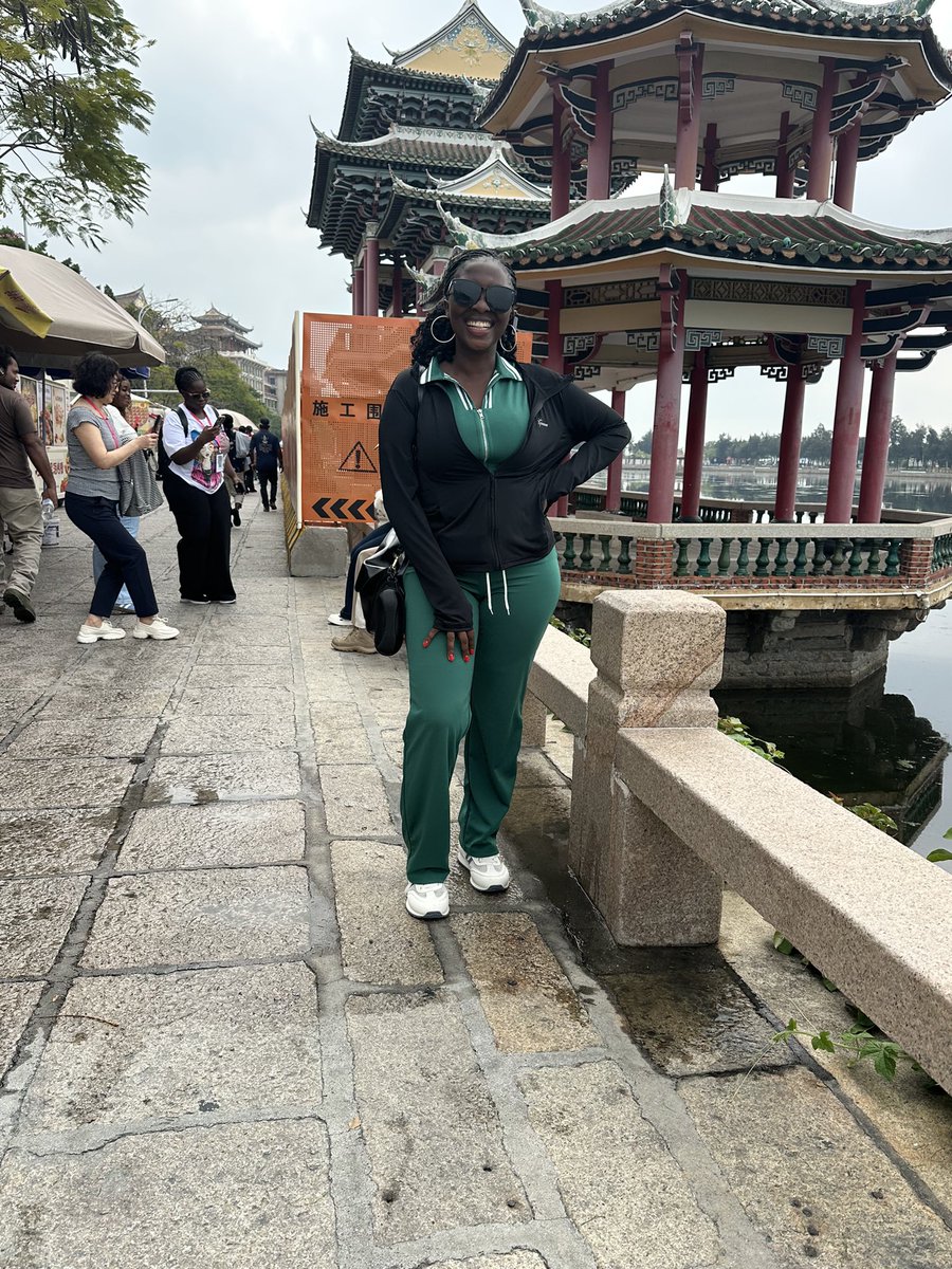 carrie_bav's tweet photo. Fashion isn’t about expensive clothes, it’s about the Confidence you wear Everyday #XiamenRunway #Passion4Fashion #ILoveBVF #BVFWoman #BavugazFashionz https://t.co/BBPc692oeR