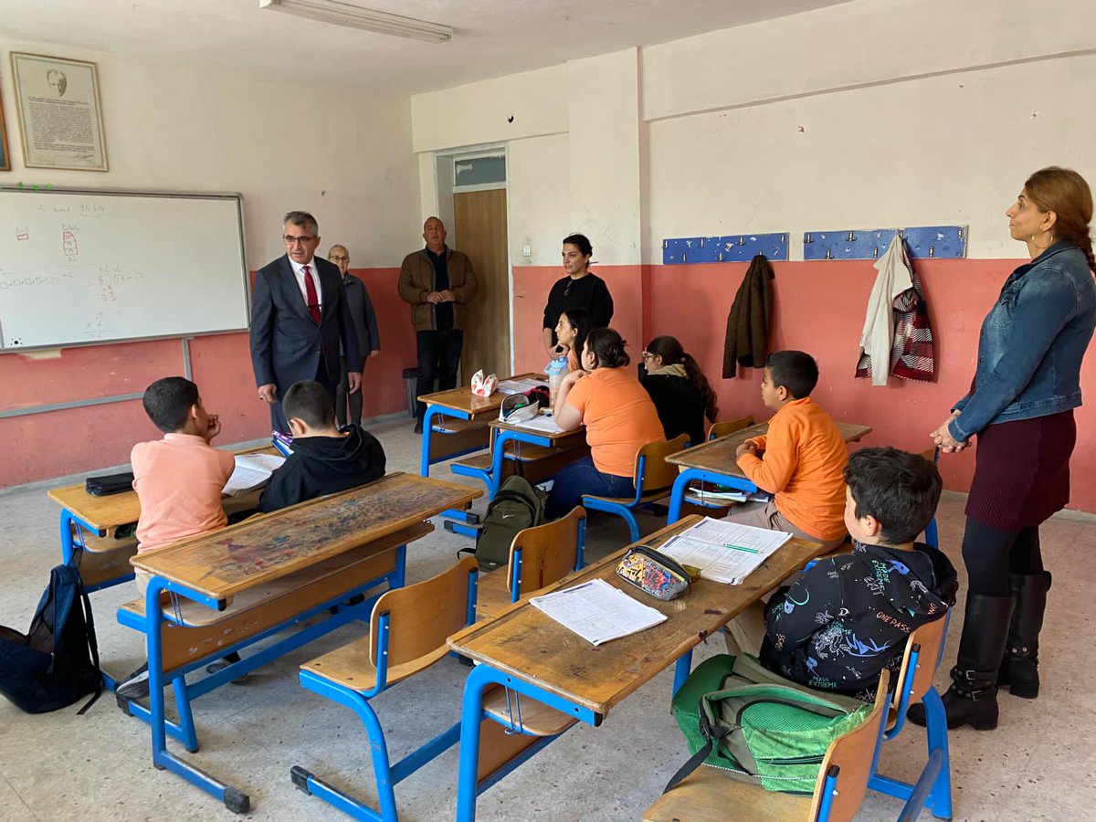 sokemem's tweet photo. Millî Eğitim Müdürümüz Sn. Mustafa Uğurlu Kisir İlk/Ortaokulu’nu ziyaret ederek eğitim faaliyetlerini yerinde inceledi. Öğretmen ve öğrencilerle görüşen Müdürümüz, TYY Maarif Modeli doğrultusunda akademik başarıyla birlikte millî, manevi ve ahlaki gelişimin önemini vurguladı. https://t.co/dud3KliSIb