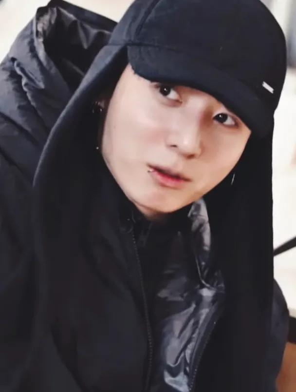 jk97_ace's tweet image. Jungkook is so cute and he looks absolutely stunning even without any makeup. 💜

#Jungkook #JK #BTS #BTSsTRIP #NaturalBeauty #NoMakeup #GoldenMaknae #ARMY #BTSsTRIP_EP3