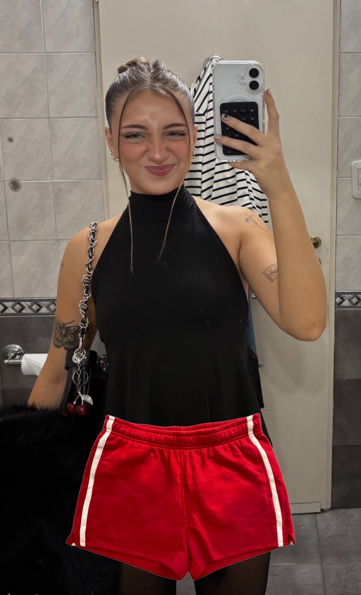 jack__rry's tweet photo. yo pero con los mini shorts d mi bebote <3 https://t.co/41jZOctmGW