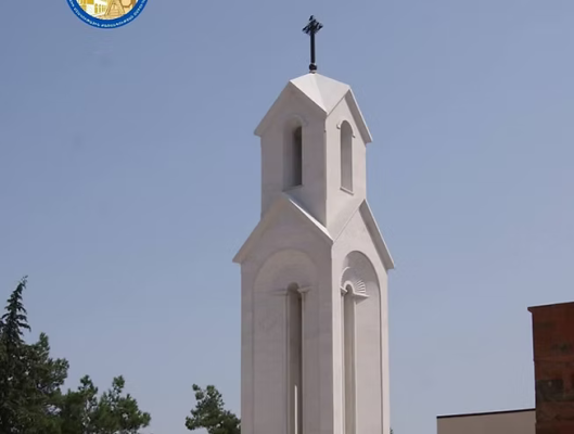 DiarioArmenia's tweet photo. Azerbaiyán destruyó un memorial del Genocidio Armenio en Stepanakert e intensifica el proceso sistemático de eliminación cultural en Artsaj https://t.co/CcFuDP3dR3 https://t.co/OiD37sS2Z0