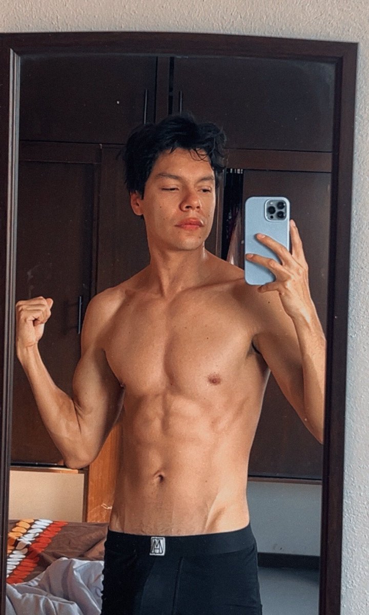 Ya me viste las venas de mi abdomen bajo? 🫣

Si quieres ver mis fotos y videos explícitos siendo Activo y Pasivo, mándame mensaje para que te de info del grupo de Telegram 🔞💵

t.me/MagicalRobin