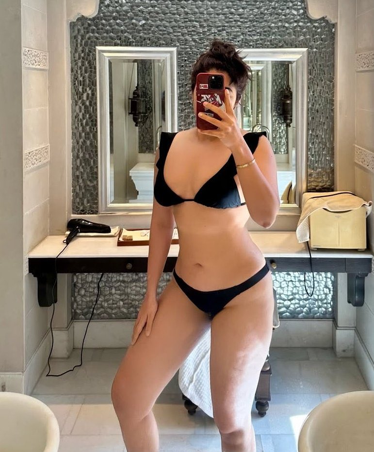 నిఖిత శర్మ 🥵🥵🥵🥵