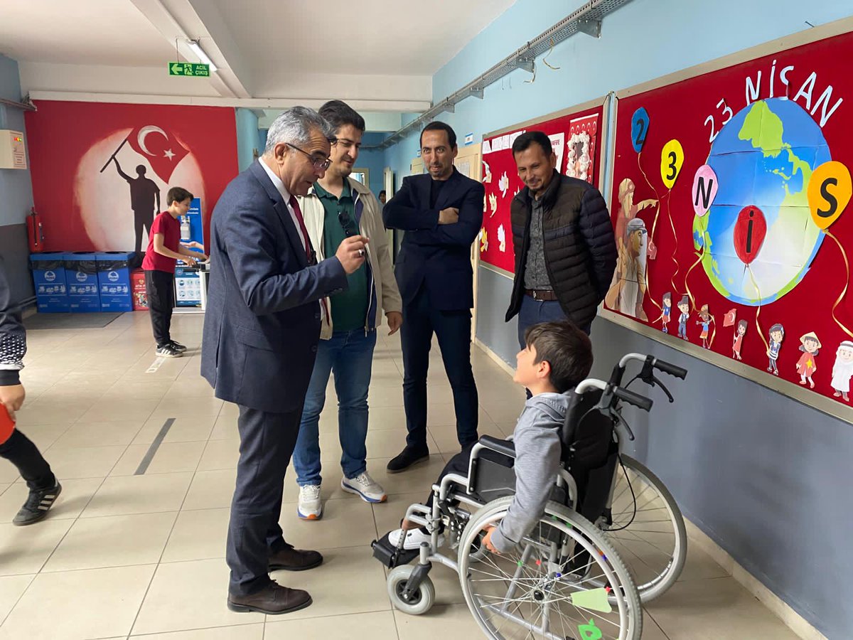 sokemem's tweet photo. İlçe Millî Eğitim Müdürümüz Sayın Mustafa Uğurlu, Şehit Oğuz Arslan İmam Hatip Ortaokulu’nu ziyaret ederek eğitim faaliyetlerini yerinde inceledi. Müdürümüz, Maarif Model doğrultusunda öğrencilerin akademik, sosyal ve manevi gelişimini merkeze alan çalışmaların önemini vurguladı. https://t.co/rL0GKVNbgQ