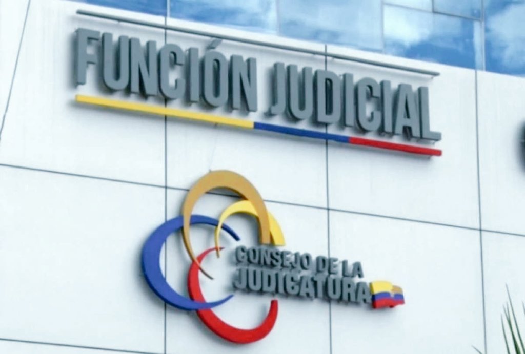 #ATENTO 2 MILLONES DE DÓLARES SE MUEVEN PARA LIBERAR A AQUILES 

Fiorella Ycaza junto a David Norero ya tienen todo planificado para la salida de Aquiles Alvarez a través del ex síndico del municipio, Francisco Mendoza,que tiene extorsionado a 3 jueces de la sala anticorrupción.
