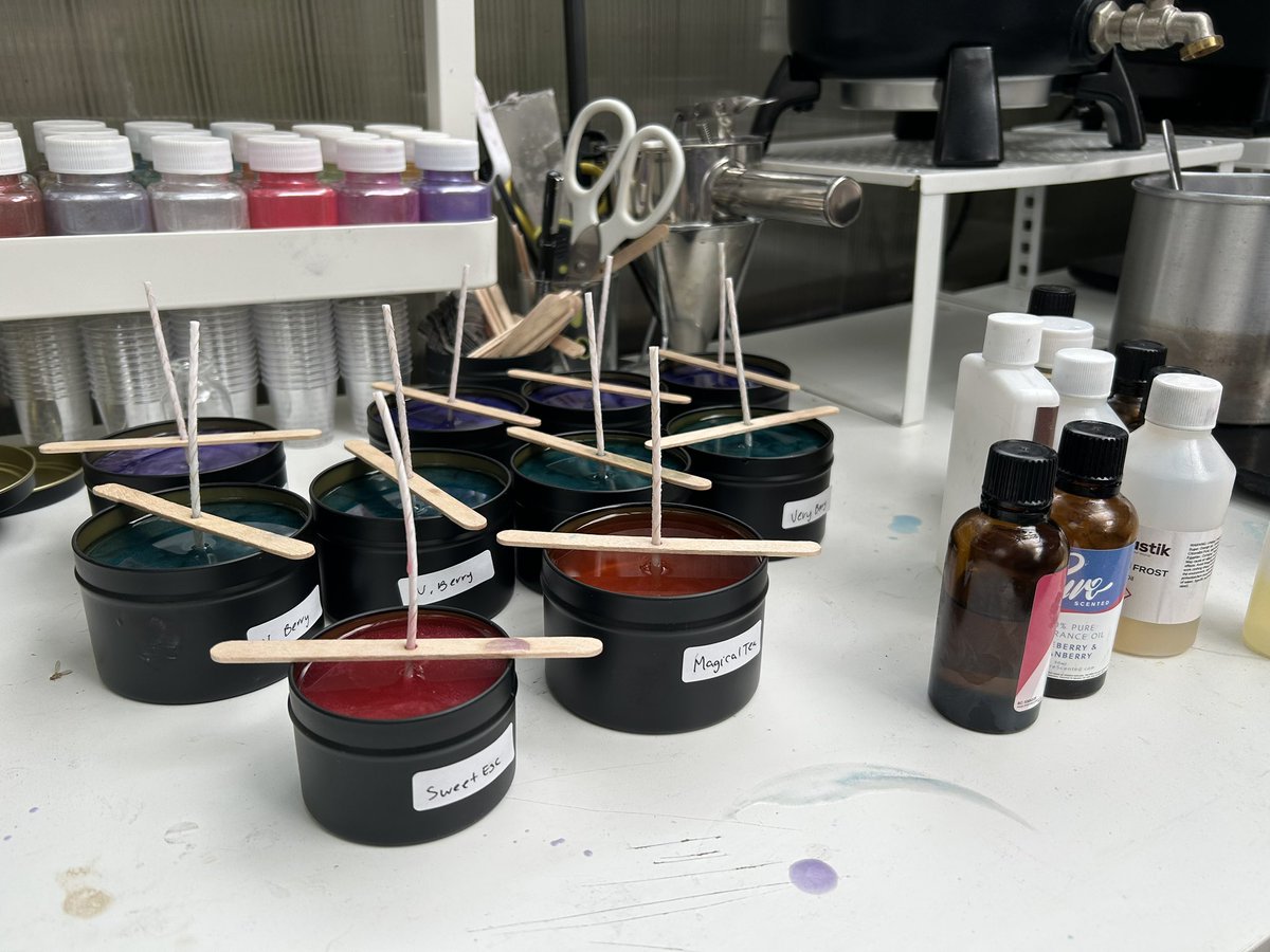 GrimnoirAtelier's tweet photo. Almost caught up minus some waxmelts due to my second melter causing me problems! https://t.co/Ph0r3UyZRL