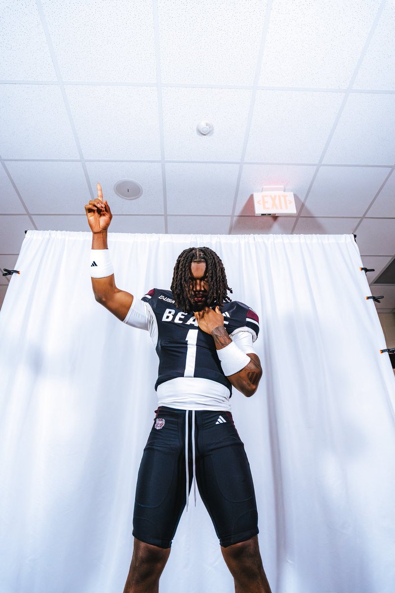 leshemnyantee10's tweet photo. #AGTG After a great conversation with @samhullender , I am blessed to receive a Division 1 offer to @MoStateFootball !! 

@8_parr @tylerdedwards33 @Coach_Rigg @Sevier5 @jessedstew @AnnaCoyotesFB @CoachOuri @Perroni247 @CKennedy247 @FiveStrongOLine @CoachOrtizOL @Clintanderson_ https://t.co/22YJ15recc
