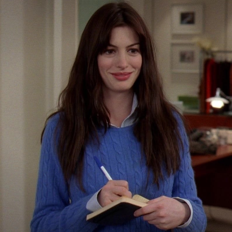 cinevow's tweet photo. Anne Hathaway as Andrea Sachs in The Devil Wears Prada, 2006 https://t.co/QGQLVt3phb