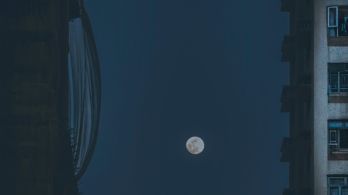 egsphotographer's tweet image. "The Same Moon", #causewaybay #hongkong 
© egsphotography.com