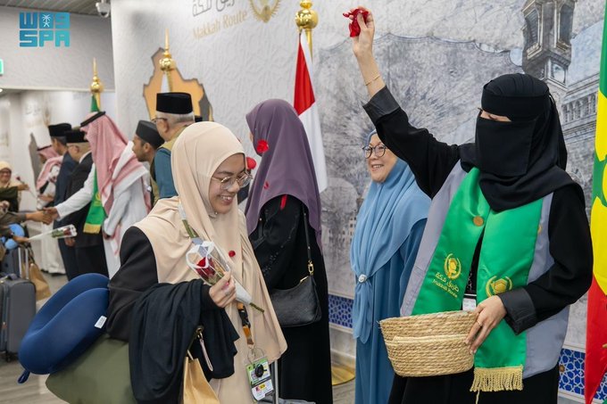 saudi24tv's tweet image. وصول أولى رحلات مستفيدي #مبادرة_طريق_مكة من مطار بروناي الدولي إلى مطار الأمير محمد بن عبدالعزيز الدولي بالمدينة المنورة. #saudi #السعودية #اخبار