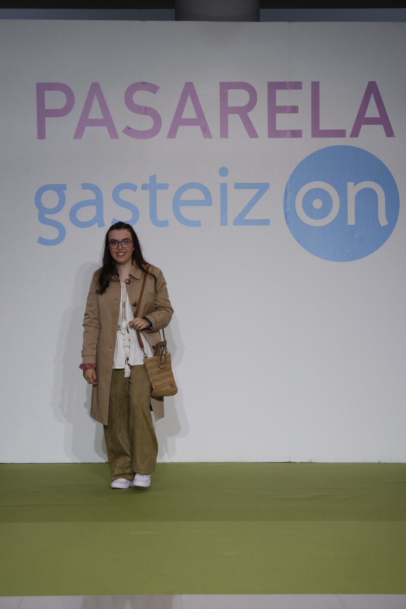 pasarelagon's tweet photo. ✨Presentación de las #tendencias con prendas de #PasarelaGon2026 💐🤍

⚫️➖ 𝐏𝐮𝐧𝐭𝐨 𝐲 𝐑𝐚𝐲𝐚
💗 𝐄𝐬𝐭𝐢𝐥𝐨 𝐑𝐨𝐦𝐚́𝐧𝐭𝐢𝐜𝐨 𝐌𝐨𝐝𝐞𝐫𝐧𝐨
🤫 𝐀𝐝𝐢𝐨́𝐬 𝐥𝐮𝐣𝐨 𝐬𝐢𝐥𝐞𝐧𝐜𝐢𝐨𝐬𝐨: 𝐛𝐢𝐞𝐧𝐯𝐞𝐧𝐢𝐝𝐨 𝐦𝐚𝐱𝐢𝐦𝐚𝐥𝐢𝐬𝐦𝐨
☁️ 𝐋𝐚 𝐬𝐮𝐚𝐯𝐢𝐝𝐚𝐝 𝐦𝐚𝐧𝐝𝐚 https://t.co/wDPjAD7ewN