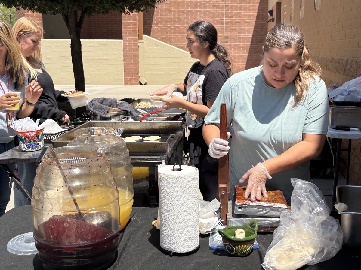 dysartdemons's tweet photo. Thank you Dysart High School PTO for providing the slushy bar and tacos for our teachers today. Teachers thank you for all you do for our students. https://t.co/2DBK9MeDEt