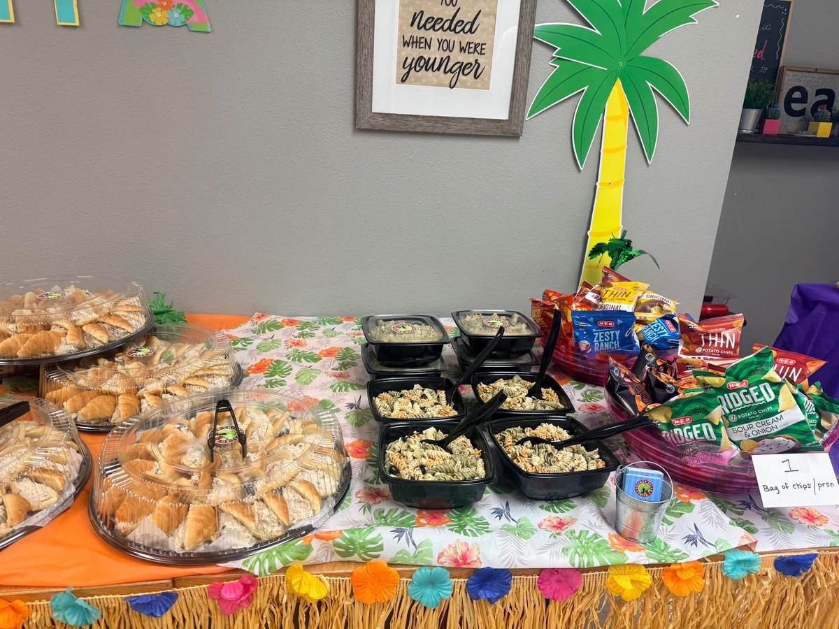 emergency_ctr's tweet photo. Our team at The Emergency Center at Alamo Ranch kicked off Teacher Appreciation Week celebrating the amazing staff at Briscoe Middle School yesterday! 🍎✨

Thank you for all that you do!

It was an honor to host you🎉 https://t.co/SQOTUj1Mcy