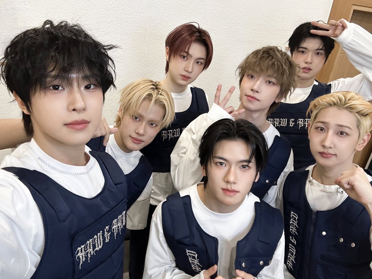 Minseok of the day ft. the other NEWBEAT members!
Day 850
