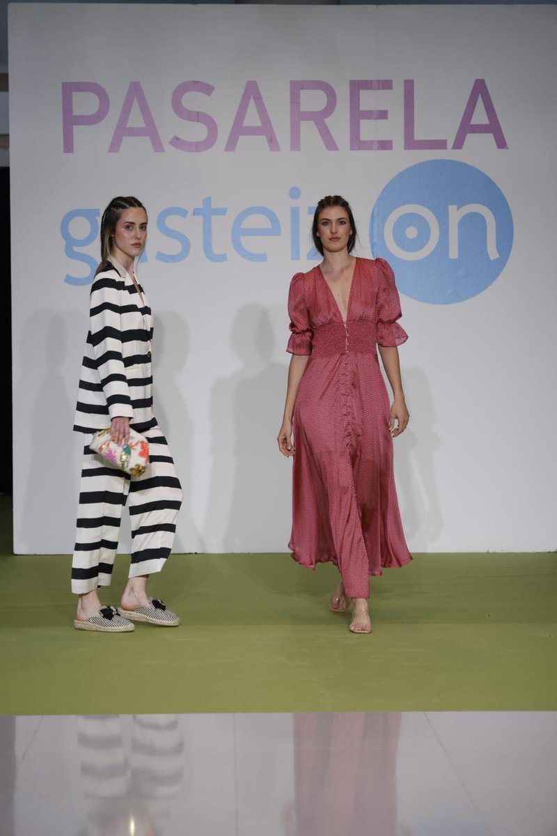 pasarelagon's tweet photo. 𝐁𝐎𝐔𝐓𝐈𝐐𝐔𝐄 𝐋𝐎𝐑𝐄𝐍𝐀

📍Ortíz de Zárate, 11

Lorena cree que nos expresamos a través de la ropa que vestimos, por lo que nos ofrece elegancia, creatividad y magia para que brillemos.

#PasarelaGon2026 #GasteizOn #VitoriaGasteiz #tendencias #ComerciosLocales https://t.co/XxvHLkIEla