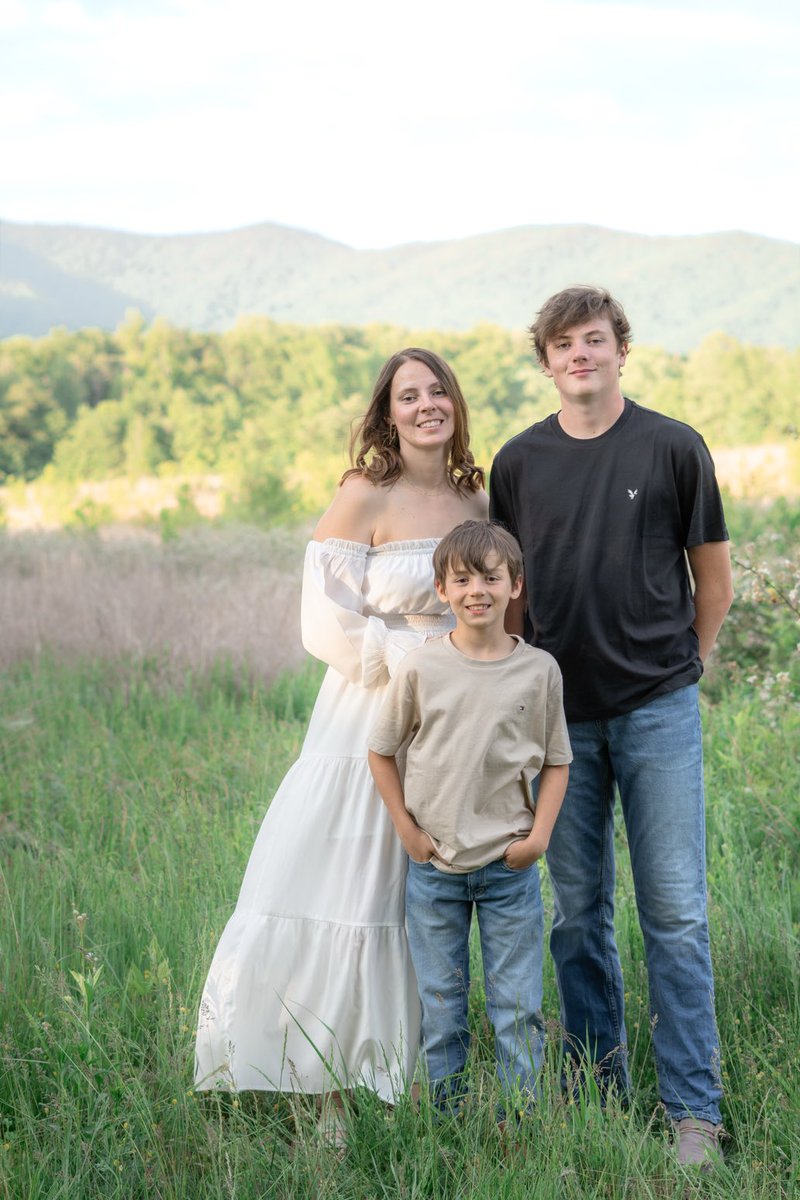 Jonredbird12's tweet photo. Boys doing Mothers Day pictures.  The good Lord has blessed me. https://t.co/YsQpuhzwdz
