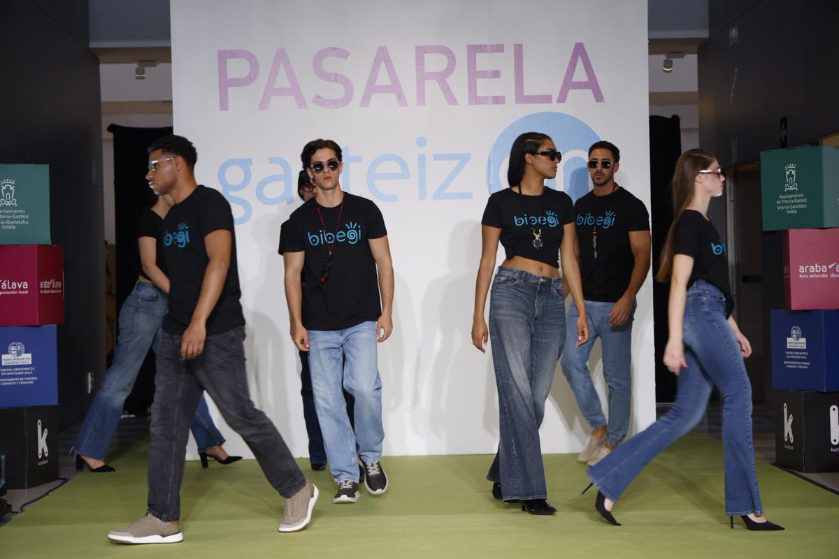 pasarelagon's tweet photo. 𝐁𝐈𝐁𝐄𝐆𝐈 𝐎𝐏𝐓𝐈𝐂𝐀 𝐘 𝐀𝐔𝐃𝐈𝐎𝐋𝐎𝐆𝐈𝐀

📍Ricardo Buesa, 4

Innovación, cercanía y vanguardia.

No solo cuidan tu salud, la ponen de moda. Sumérgete en el futuro de la visión y la audición con lo último en tecnología aplicada al diseño.

#PasarelaGon2026 #GasteizOn https://t.co/DiXmSIJIJE