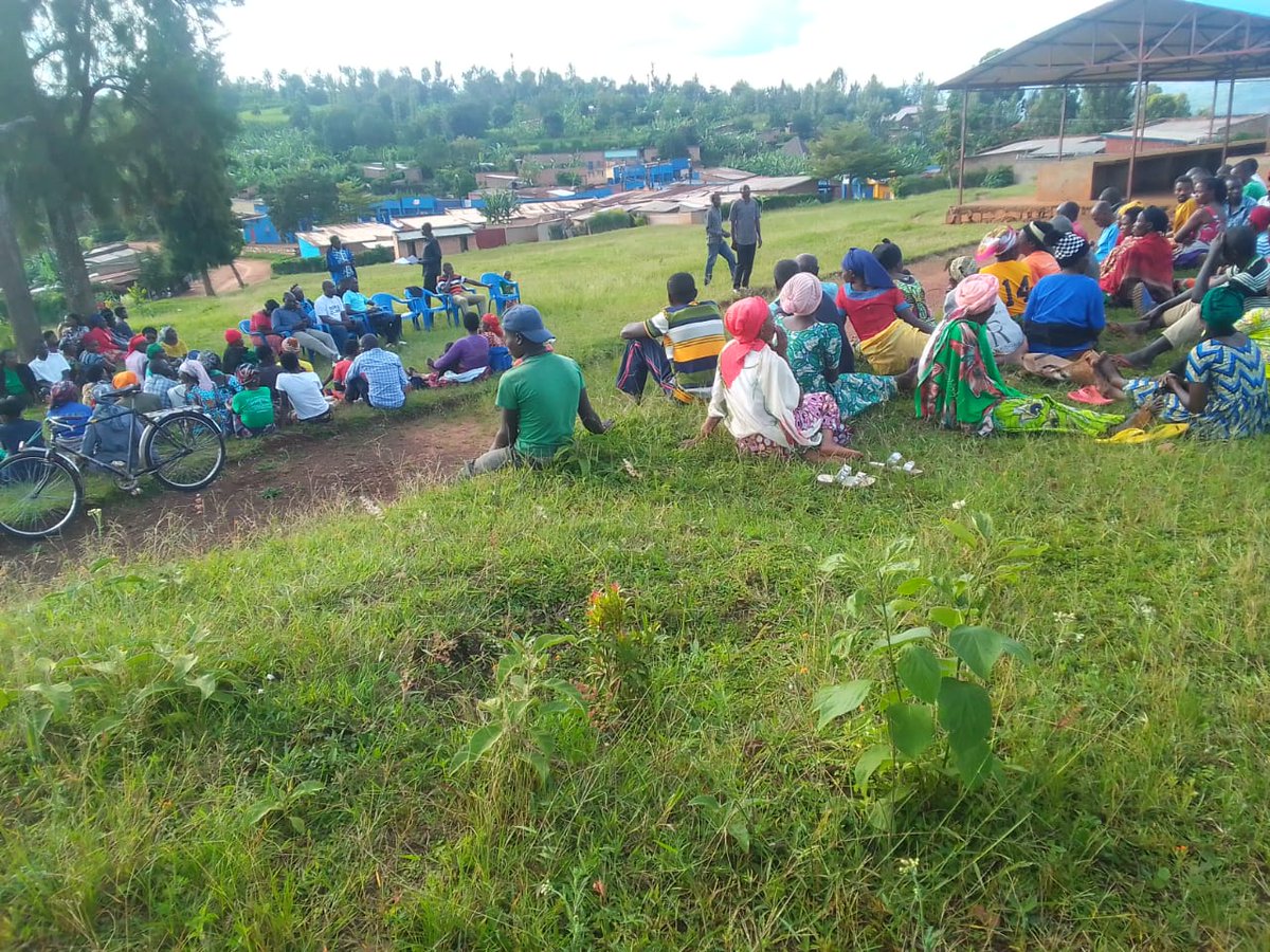 RutungaS's tweet photo. @RutungaS None kuwa 05/05/2026 mu tugari twose tugize Umurenge Rutunga habaye inteko y'abaturage ku rwego rw'Umurenge yabereye mu kagari ka Kacyatwa mu midugudu wa Kacyatwa, abaturage bahawe ibiganiro ku:
Umutekano, isuku,Umusanzu wa MUSA,kurwanya inzoga zinkorano n'ibindi https://t.co/j46Usq89sd