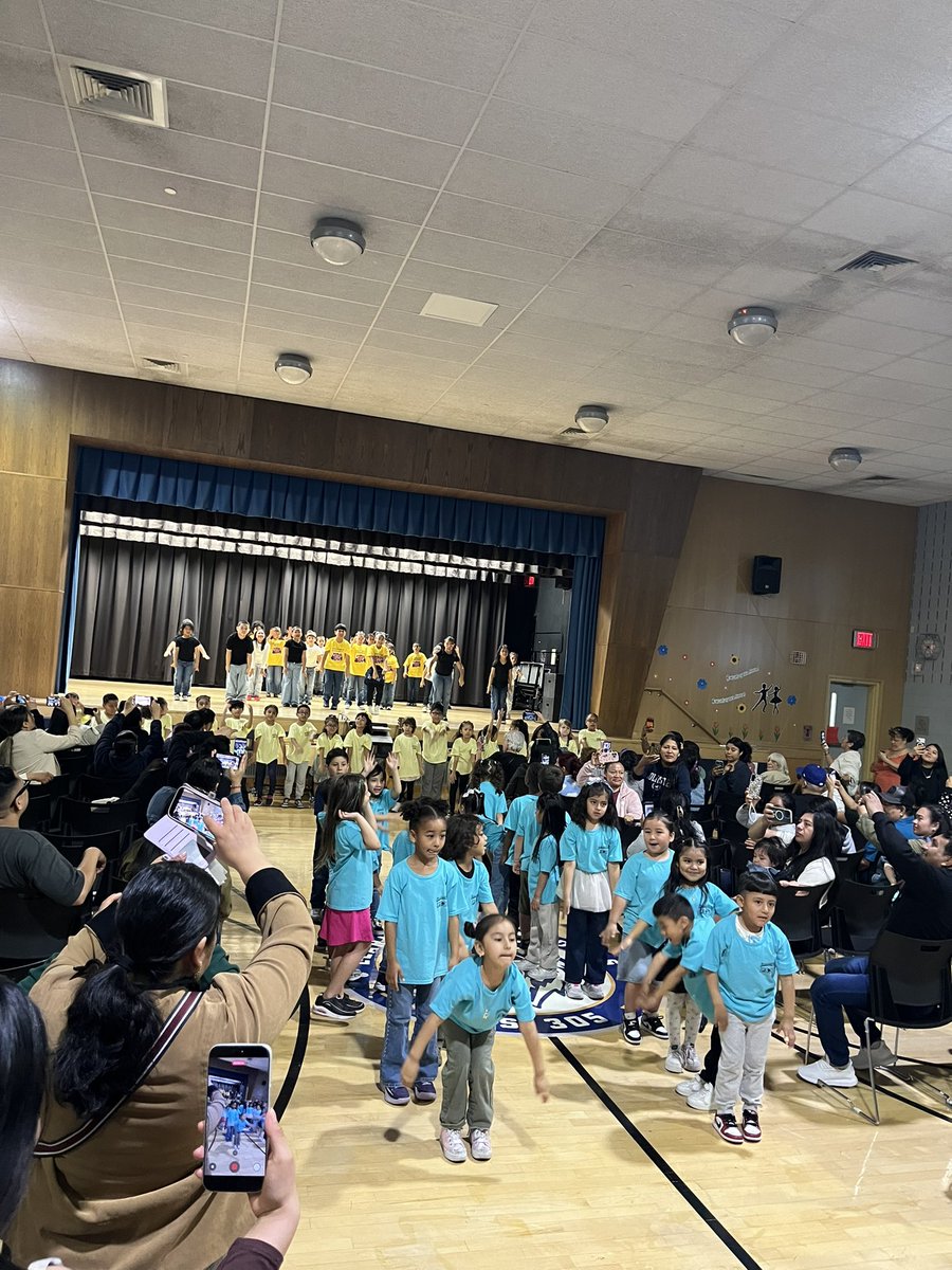 ps305q's tweet photo. 🎶 Our youngest stars shined bright today! Kindergarten, 1st, and 2nd grade kicked off our spring concerts with joyful singing and dancing. 🌸✨ Two more shows to go this week — the excitement continues! 🎤💃 #SpringConcert @NYC_District24 @ps305q https://t.co/PspdsCPnLK
