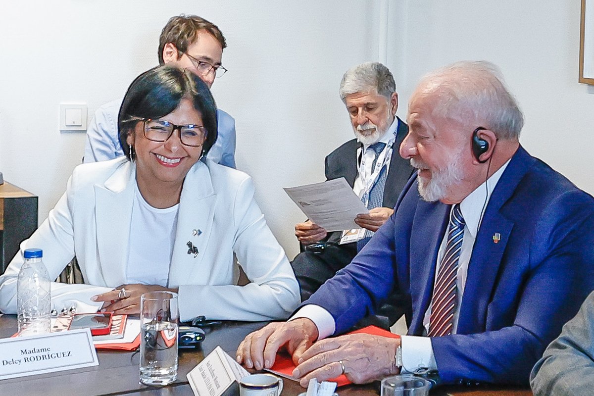 🇻🇪🇧🇷 De forma unilateral, Venezuela eleva taxação sobre veículos produzidos no Brasil de 9% para 20%, informa <a href="/janafig/">Janaína Figueiredo</a>, no UOL.

A suspeita é que a medida, que ignora o acordo entre os dois países, é uma pressão dos EUA para abrir mercado para carros americanos.