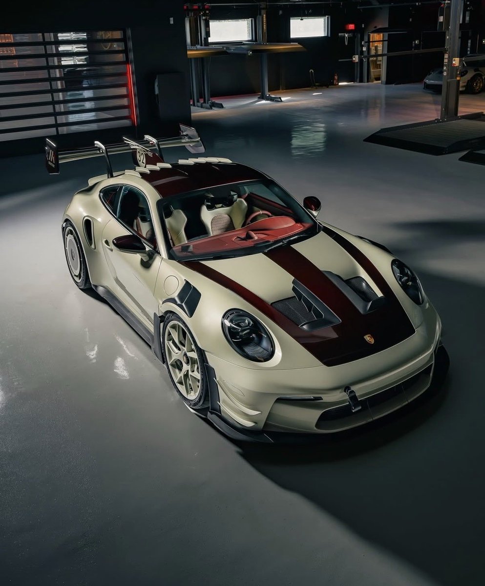 Jordan92338366's tweet photo. 992.1 GT3RS MR I posted this before, but this spec deserves another go around! These are different pics 🥵😮‍💨🔥 https://t.co/9NG3JK4mfp