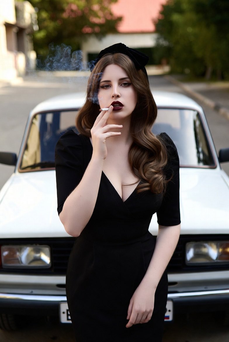 kressel's tweet photo. @FridaCARlocar @theliamnissan Lada Del Rey https://t.co/5hVM2BnCF8