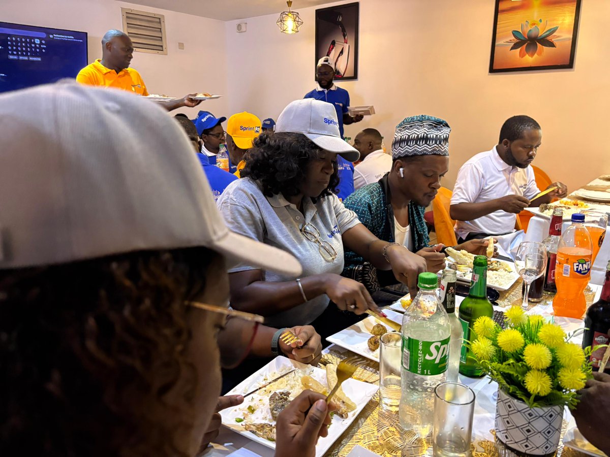 SprintPayTech's tweet photo. @SprintPayTech  a célébré la Fête du Travail à travers une cérémonie de reconnaissance et de partage avec ses collaborateurs.

Remise de trophées, échanges et moments de convivialité ont marqué cette journée. d

#FeteDuTravail #Reconnaissance #Entreprise #TeamSpirit #Cameroun https://t.co/vhGkxZZ65g