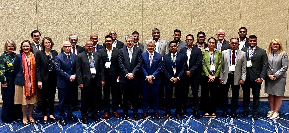 State_SCA's tweet photo. Sri Lankan businesses are investing in a more open and prosperous future by looking to the U.S. at #SelectUSA! The United States and Sri Lanka are deepening business ties across the healthcare, manufacturing, and digital services sectors - and more - to capitalize on emerging opportunities for economic growth and partnership. 🇺🇸🤝🇱🇰