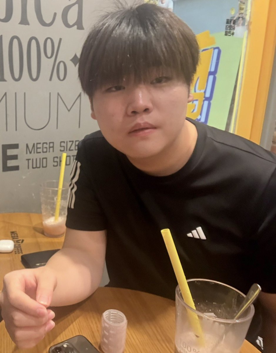 토리 tweet media