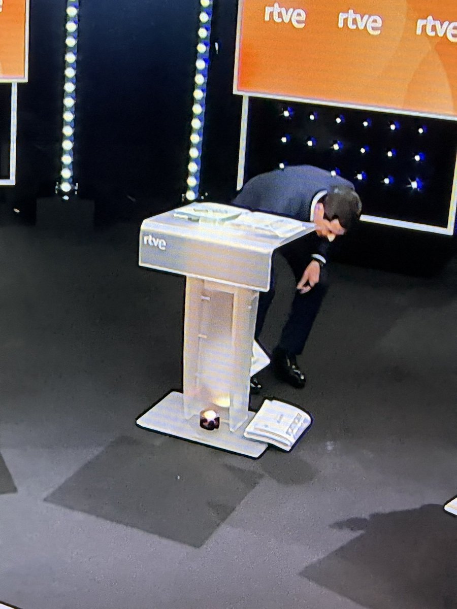 Sólo Suma el PSOE ♥️🌹 tweet media