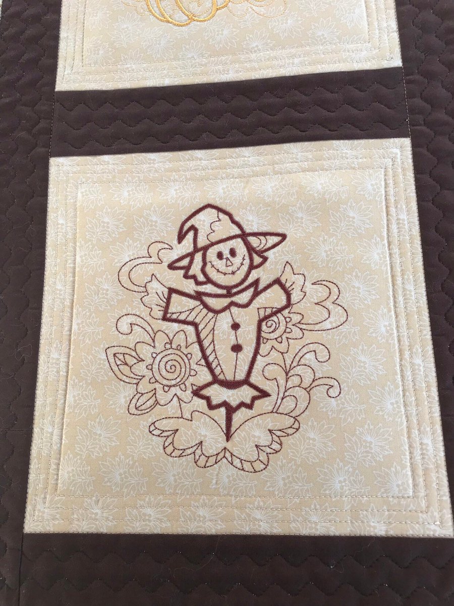 angelhw1956's tweet image. Quilted &amp;amp; Embroidered Thanksgiving Table Runner tuppu.net/6c70155 #Etsy #TeaTimeQuiltsnMore #TableRunner