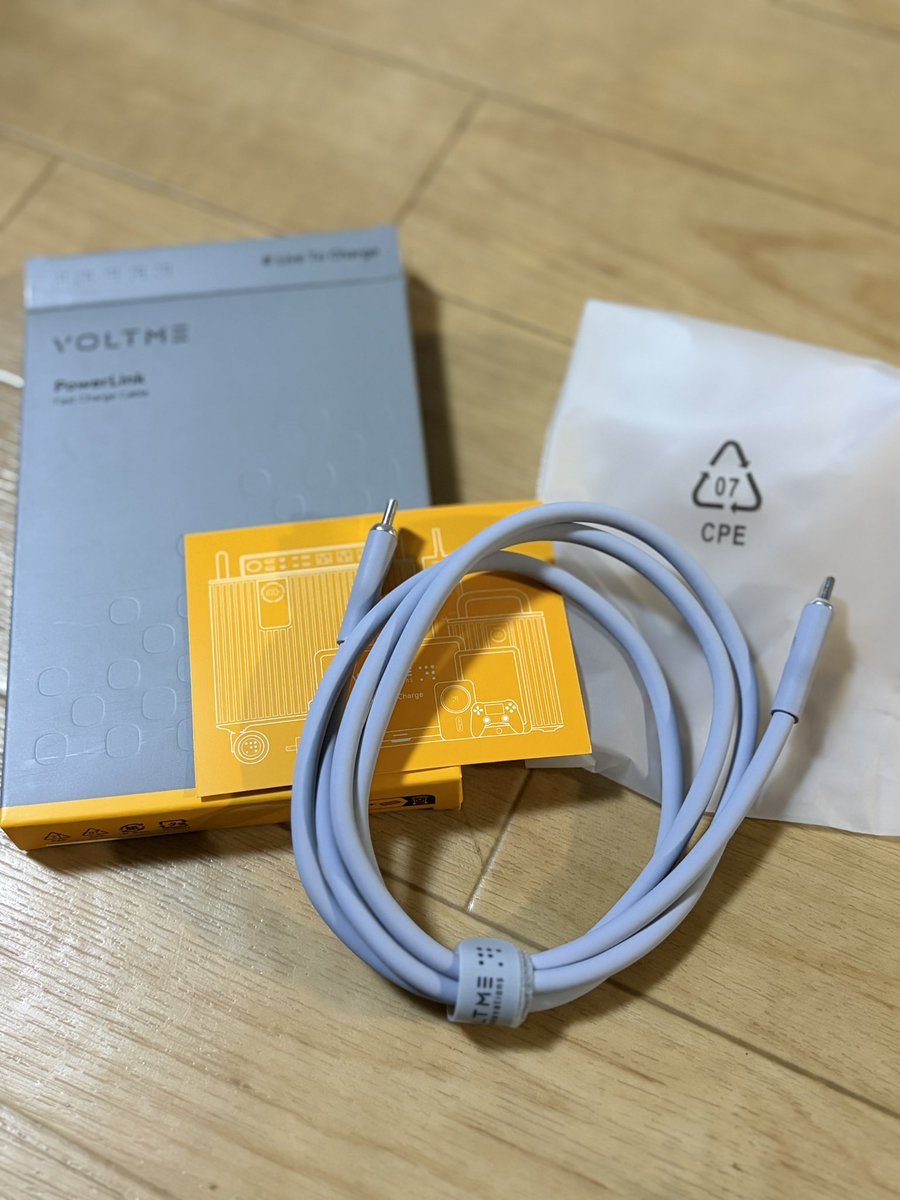 bunborgfc's tweet photo. Amazonにてポチッた
VOLTMEの100Wケーブル(グレー)
同社の60Wケーブル(黒)より
100Wの方が若干太いかな
VOLTMEのケーブル
型番等の数字が本体のどこにも印字されてないから、覚えておかないと、スペック不明になってまう。
USBコネクタの内側が紫っぽいの方が
100Wケーブルなんだけどさ
#VOLTME https://t.co/3y9vRbHfKg