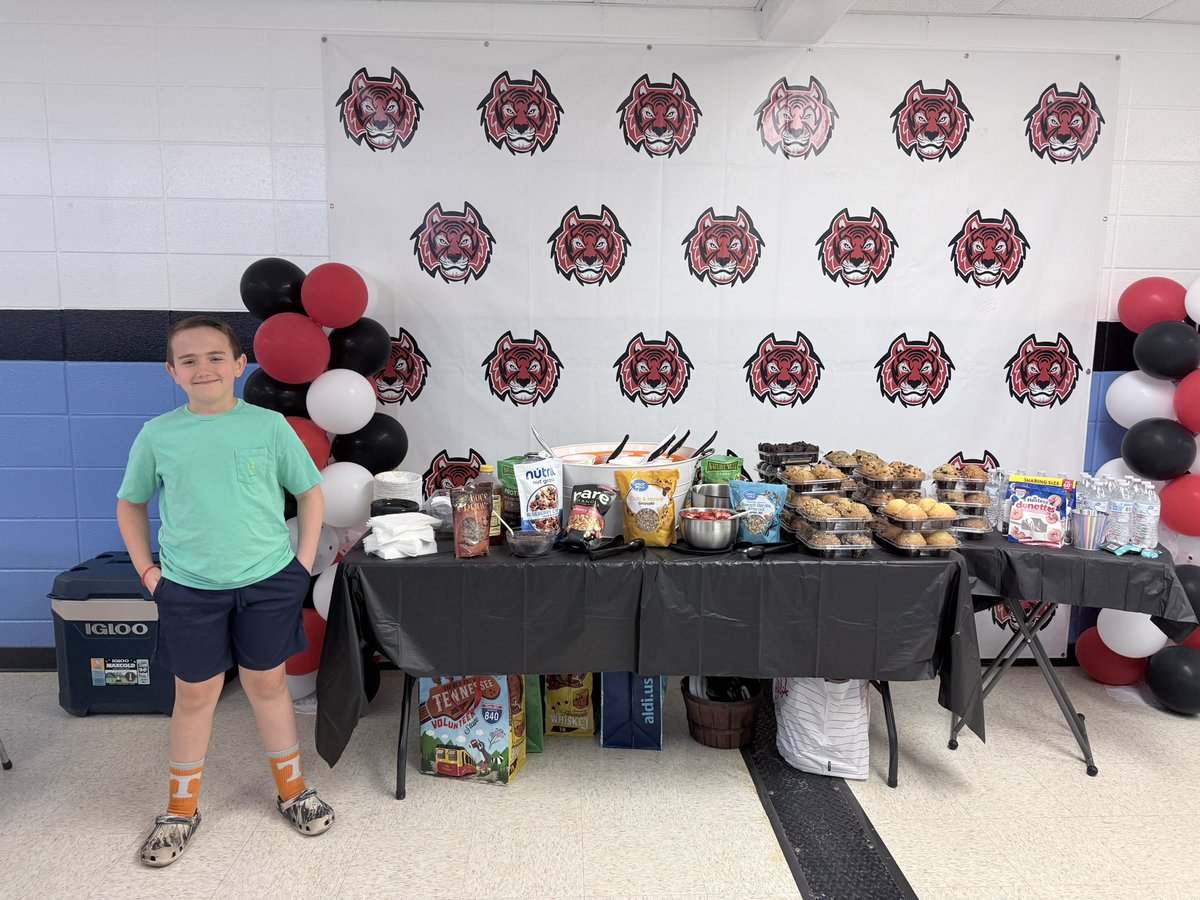 SHEtigertales's tweet photo. Grateful for one of our own students who treated us to a yogurt &amp; muffin bar this morning for Teacher Appreciation Week! Such a thoughtful gesture—we love &amp; appreciate you, Walt! 🧡🍓🧁
#SHEtales https://t.co/B8UcqA79v3