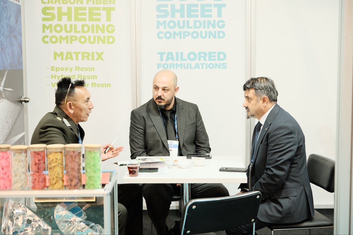 LtrKimya's tweet photo. SAHA Expo 2026 | 1. Gün Tamamlandı

Literatür Kimya olarak SAHA Expo 2026’nın ilk gününü yoğun ve verimli görüşmelerle geride bıraktık.

Standımızda bizleri ziyaret eden, ürünlerimize ve çözümlerimize ilgi gösteren tüm değerli misafirlerimize teşekkür ederiz.
SMC & BMC alanındaki uzmanlığımızı paylaşma ve farklı sektörlerden profesyonellerle yeni iş birliklerinin temellerini atma fırsatı bulduk.

Savunma, ulaşım ve endüstriyel uygulamalara yönelik kompozit çözümlerimizi keşfetmek için sizleri fuar boyunca standımıza bekliyoruz.

📍 Salon: 7A | Stand: 11
📅 05–09 Mayıs 2026
📌 İstanbul Fuar Merkezi