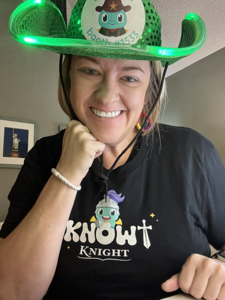 thenextgenlib's tweet photo. Did you KNOWT that it’s #techshirttuesday?! @KnowtTeam #edtech https://t.co/Pqb1rbL18S