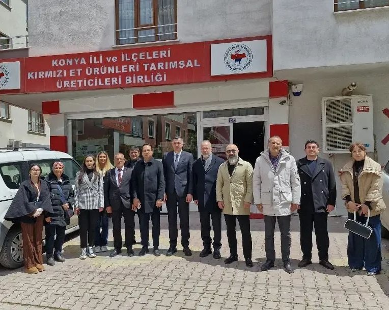 ezgibilgechp's tweet image. Bugün Konya İl Bşk. Nejat Türktaş ve Karatay İlçe Bşk. Refik Serttaş ile ziyaretler gerçekleştirdik.
Konya İli ve İlçeleri Kırmızı Et Ürünleri Tarımsal Üreticiler Birliği Bşk. Kemal Tekin ile üreticilerimizin sorunlarını dinledik, çözüm önerilerimizi paylaştık.
#chp #Sahadayız
