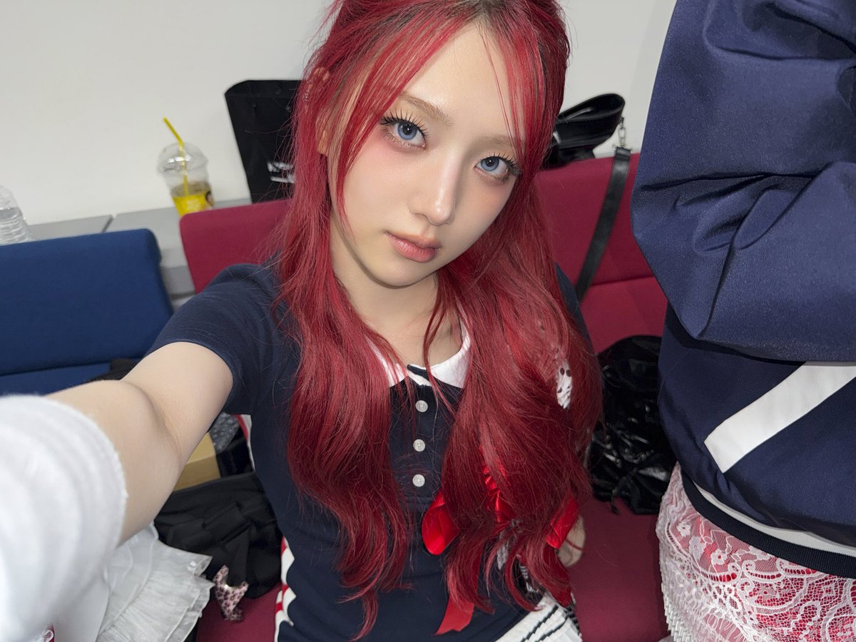 yeeunclips's tweet photo. this look is so cute https://t.co/u7oRka3jQM