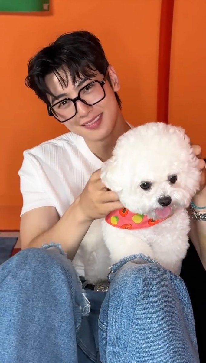 I don’t know about ya’ll but I’m missing eunwoo a little extra today 🥺