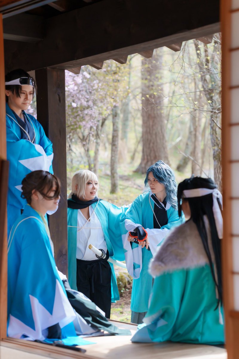 kirino98's tweet photo. 【コスプレ/cosplay】FGO

近藤（佑海@ymchr36）
土方(桐乃)
沖田(鈴音@a_lion_)
山南(水珂@suiga_ )
斎藤(青愁@seisyuu50)

カメラマン(まっくすさん@gmx299)
撮影地（@msm_yko114 ）

土方さん記念日に🌸おめでとうございます
とても自然に撮っていただき大感謝😭 https://t.co/anrZTQA9dw