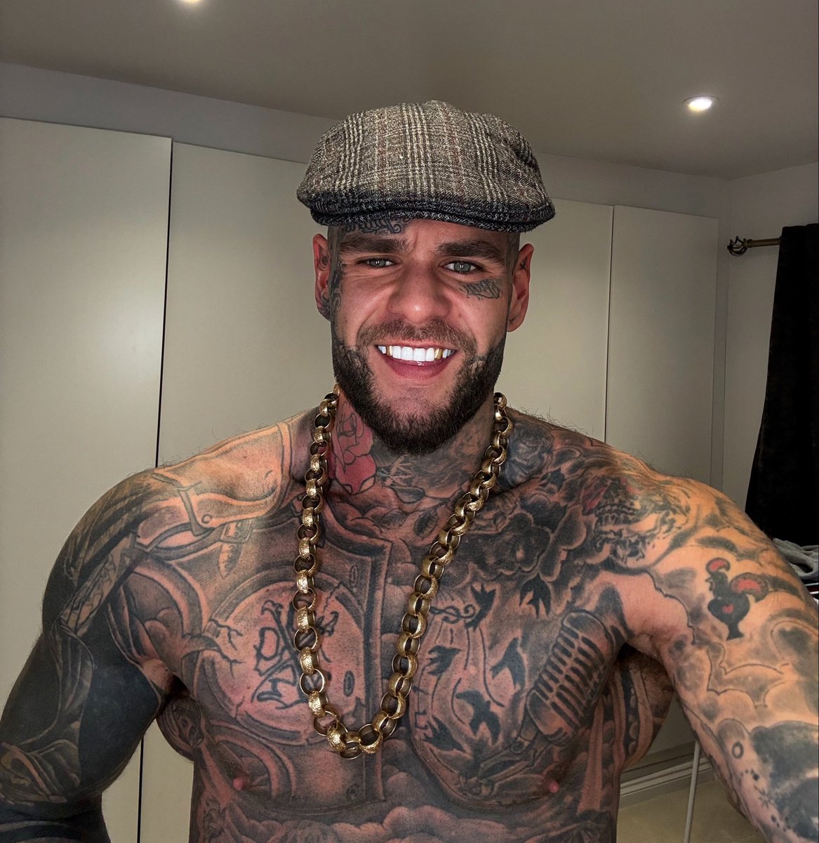 bigharryyyx's tweet photo. A Big Chain and A Big D*ck
#Met2026 #ChrisHarris #TOFFEES https://t.co/zlXpIMYdiZ