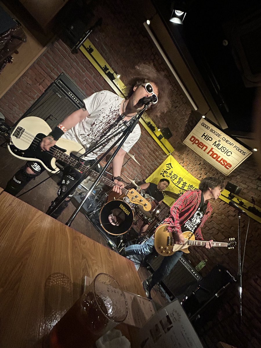 vanillazombie22's tweet photo. 本日は今池遊覧音楽祭でした。
⁡
メチャクチャ楽しかった���ぁ〜
知り合いにもたくさん会えた😊
一日中楽しかった〜
⁡
新体制でのバニラゾンビも次に繋が��良いライブだったと時分では思っている。
とりあえずホッとした😊
⁡
全ての方ありがとうございました😆 https://t.co/O3l5D4EbyX