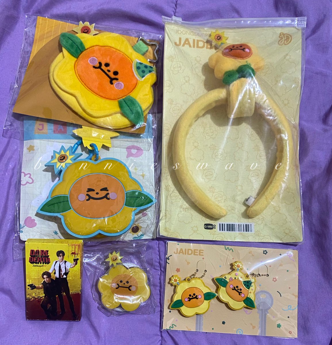 #ths wts jaidee merch only (no pc) daily care bag, silicone pouch, hairband &amp; slap wrap (merch lama pouchnya agak kotor &amp; damage dr seller sebelumnya), magsafe spinner, key top cover, &amp; cc dytd joongdunk, all price exc adm 20%

✨ALL MERCH UNSEALED &amp; NO PC, BUT UNUSED✨