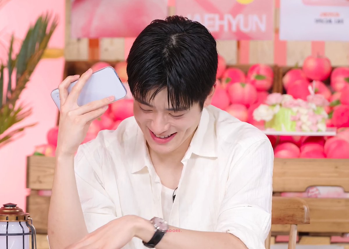 ADORE0214's tweet image. 260504 🤭

#재현 #JAEHYUN 
#ジェヒョン #NCT127