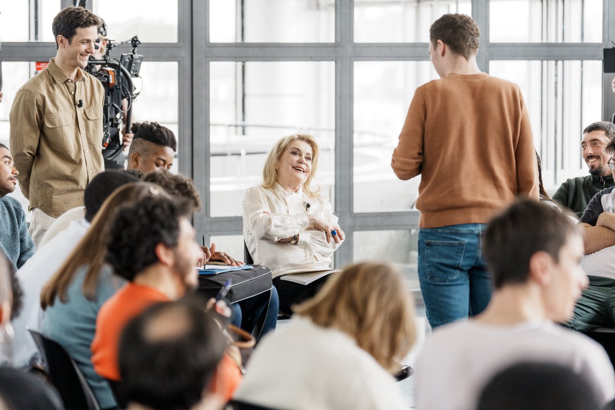 JournalPapotin's tweet photo. Comme pour chaque émission, vous êtes au rendez-vous !
Merci pour vos retours sur les Rencontres du Papotin avec Catherine Deneuve 💚

📷 © Leo KEKEMENIS - France Télévisions @leo_ks
#LesRencontresduPapotin #LePapotin https://t.co/KcduhChX91