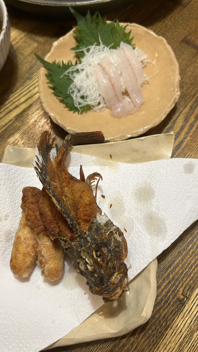 今日はお昼はタコパ🐙
夜は娘の彼ピが釣ったガシラと先日釣ったメジロの卵の唐揚げとキスの刺身２切れw
