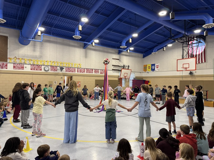 DealeAACPS's tweet photo. Mayfest magic at Deale! 🌸 Our school came together as students sang, played instruments, and danced—thanks to Ms. Woodside’s guidance. Fifth grade wrapped the maypole in tradition. A spectacular, moving way to celebrate May 1! 🦅 #DealeEaglesSOAR #AACPSawesome #BelongGrowSucceed https://t.co/bexstNUr6z